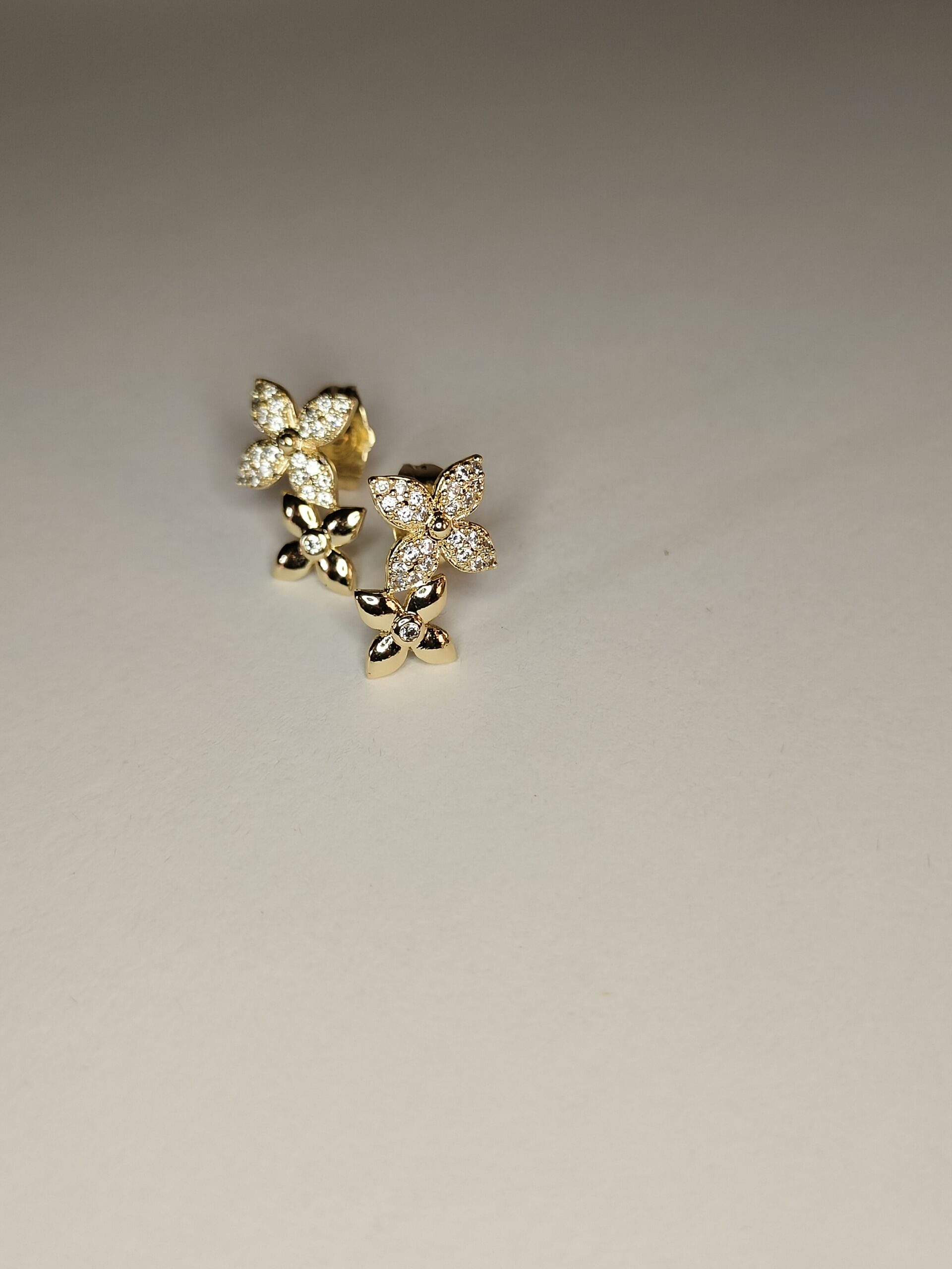 Flower studs