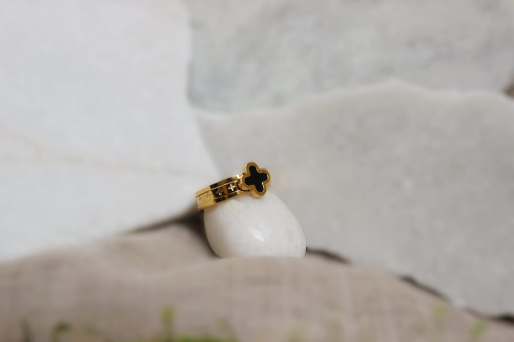 Mini Clover Ring