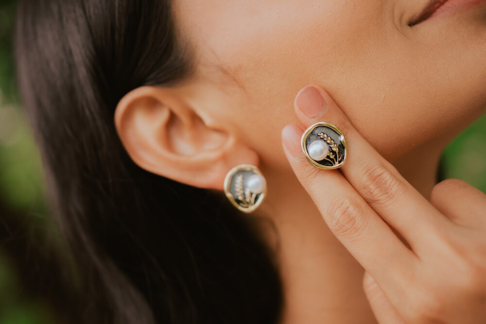 Pearl Bloom Studs (Green)