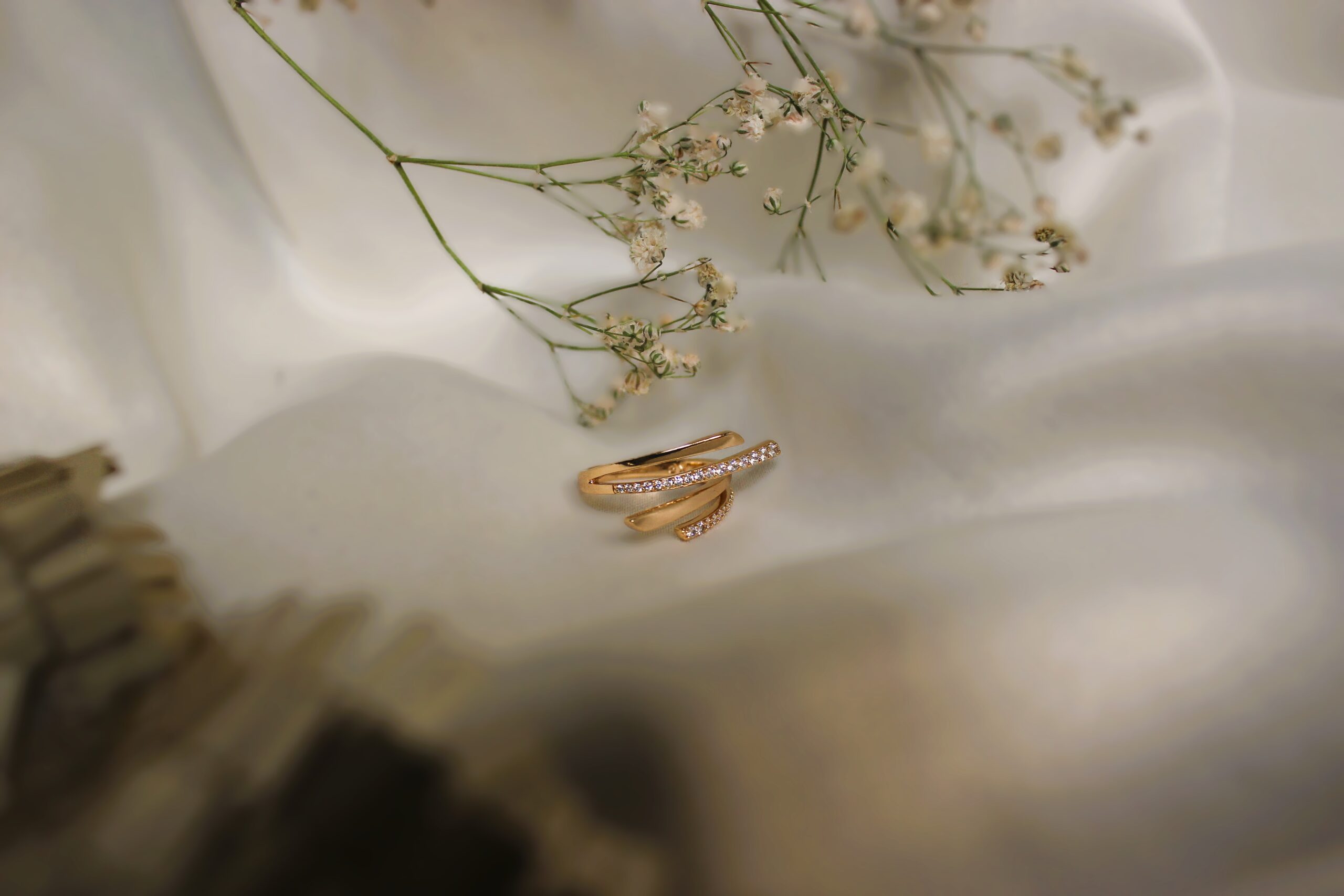 Sparkle Halo Ring - Image 3